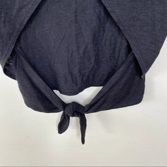 CALE Knotted Hem Tee Black size M - Picture 8 of 8